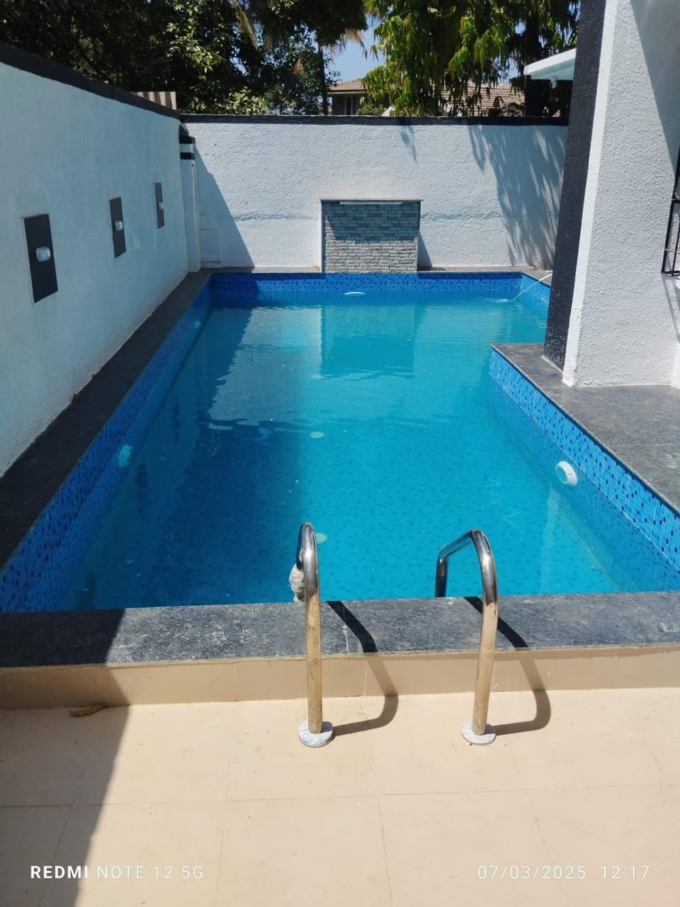 Swimming pool, Time of day