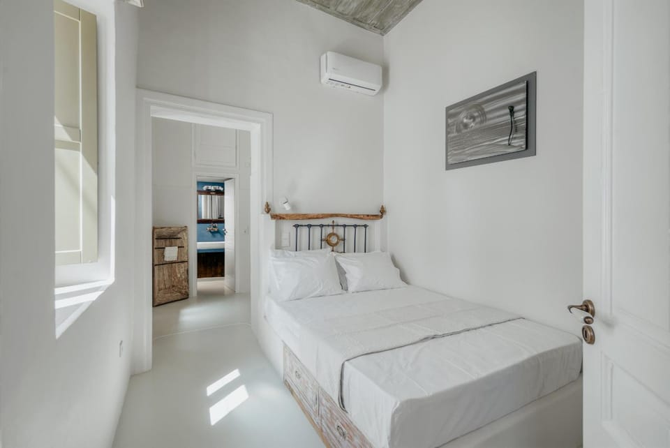 Bed, Bedroom, air conditioner