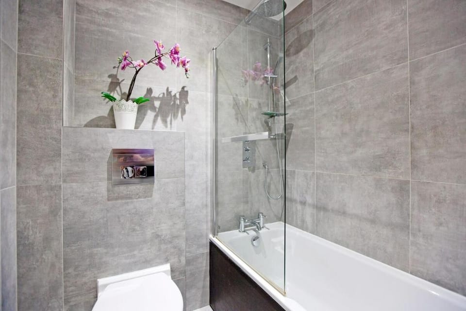 Shower, Toilet, Bathroom, Bath, towels