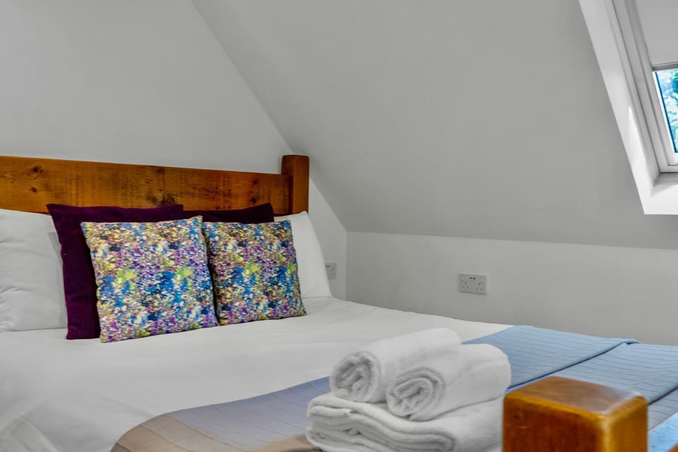 Bedroom, towels