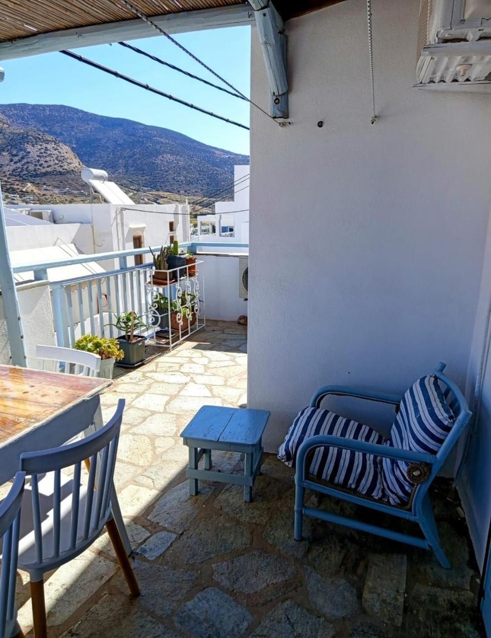 View (from property/room), Balcony/Terrace, Seating area, Mountain view