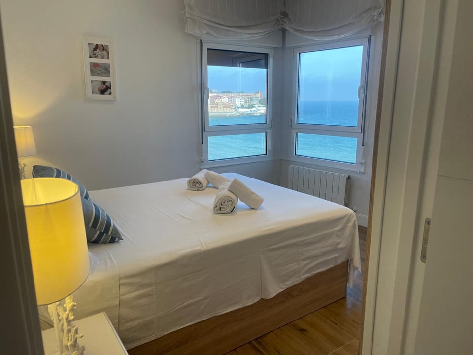 Bed, Sea view