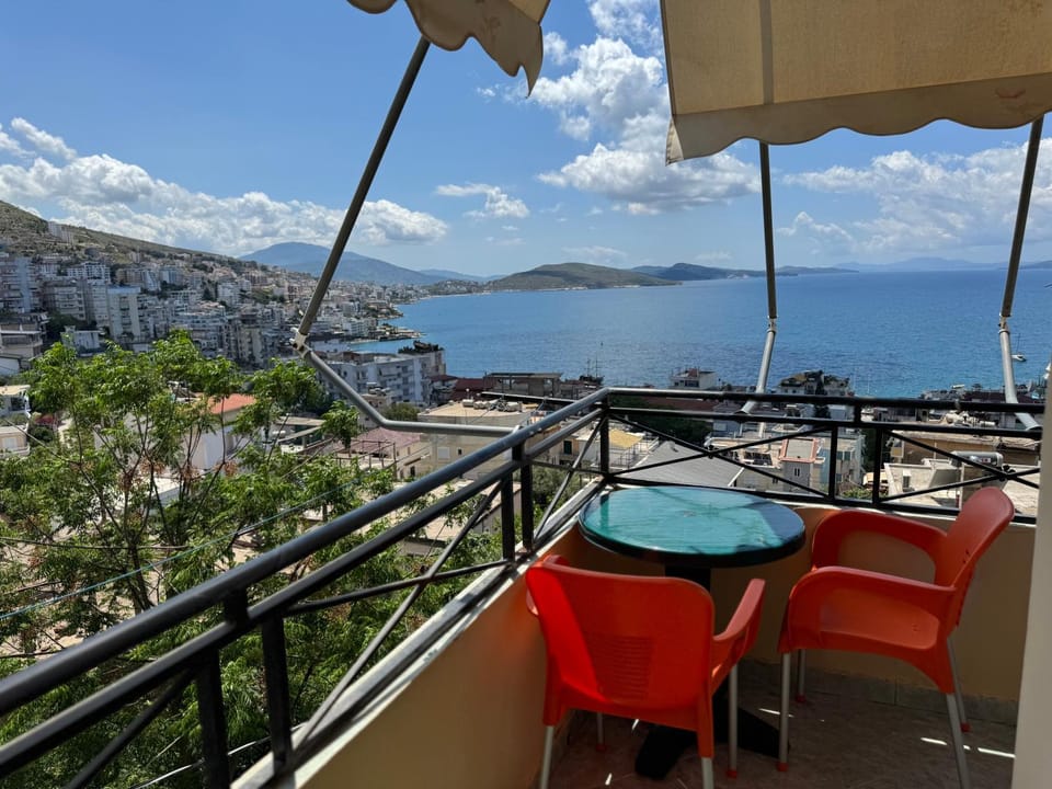 View (from property/room), Balcony/Terrace, City view, Sea view