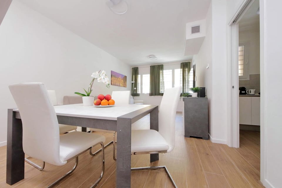 Seating area, Dining area
