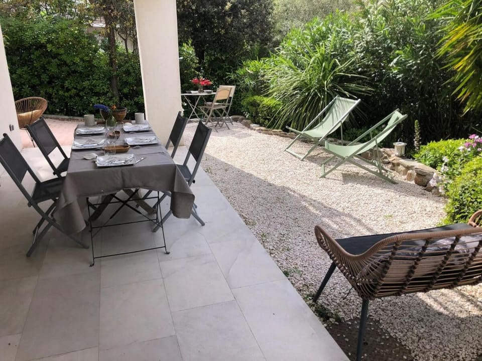 Balcony/Terrace, Dining area, Garden view
