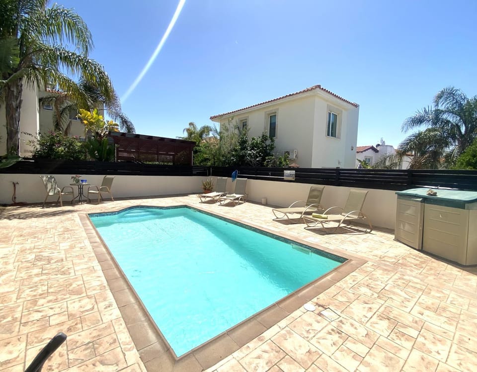 Swimming pool, sunbed