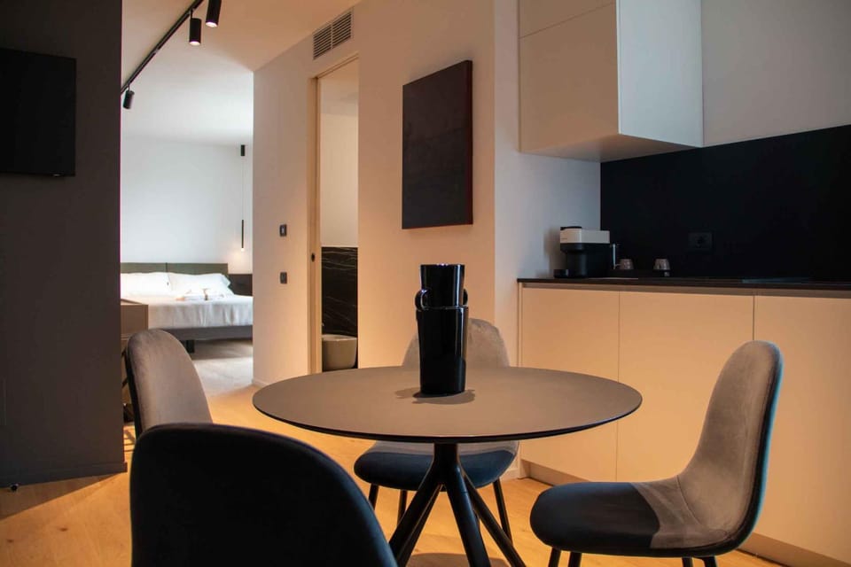 TV and multimedia, Kitchen or kitchenette, Living room, Seating area, Dining area, minibar