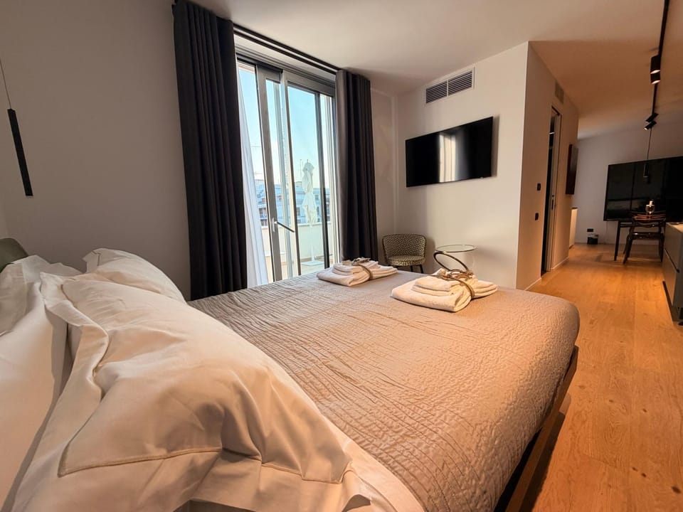 Communal lounge/ TV room, Bed, TV and multimedia, Photo of the whole room, Evening entertainment, Bedroom, towels, air conditioner