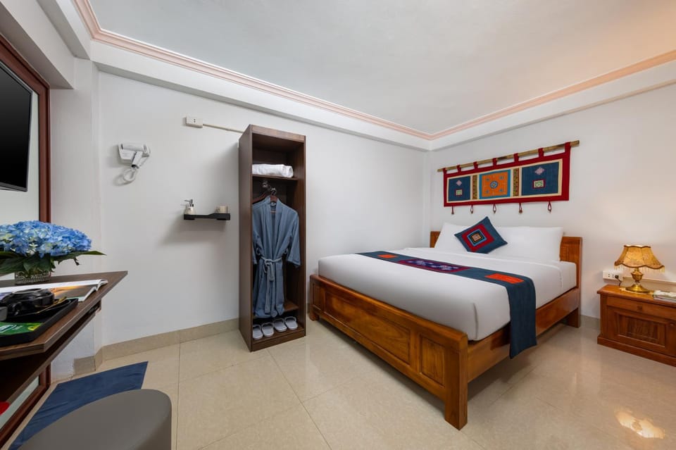 Bed, Photo of the whole room, Bedroom, wardrobe