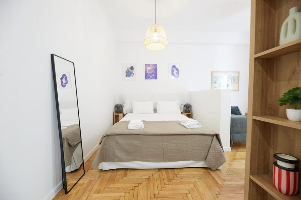 Bed, Photo of the whole room, Bedroom, towels