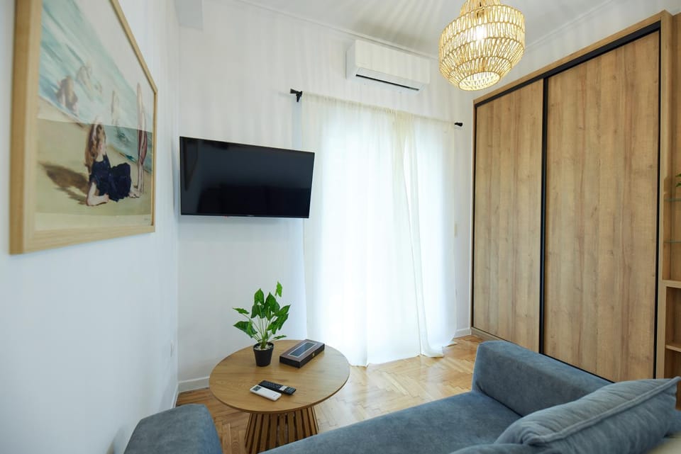 TV and multimedia, Living room, Seating area, wardrobe, air conditioner