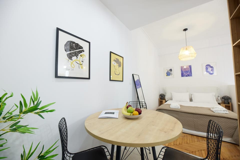 Bed, Photo of the whole room, Dining area, Bedroom