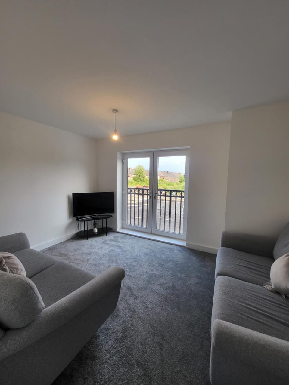 Stylish 3-Bed Home with Parking & Garden New Rotherham Development House in Rotherham