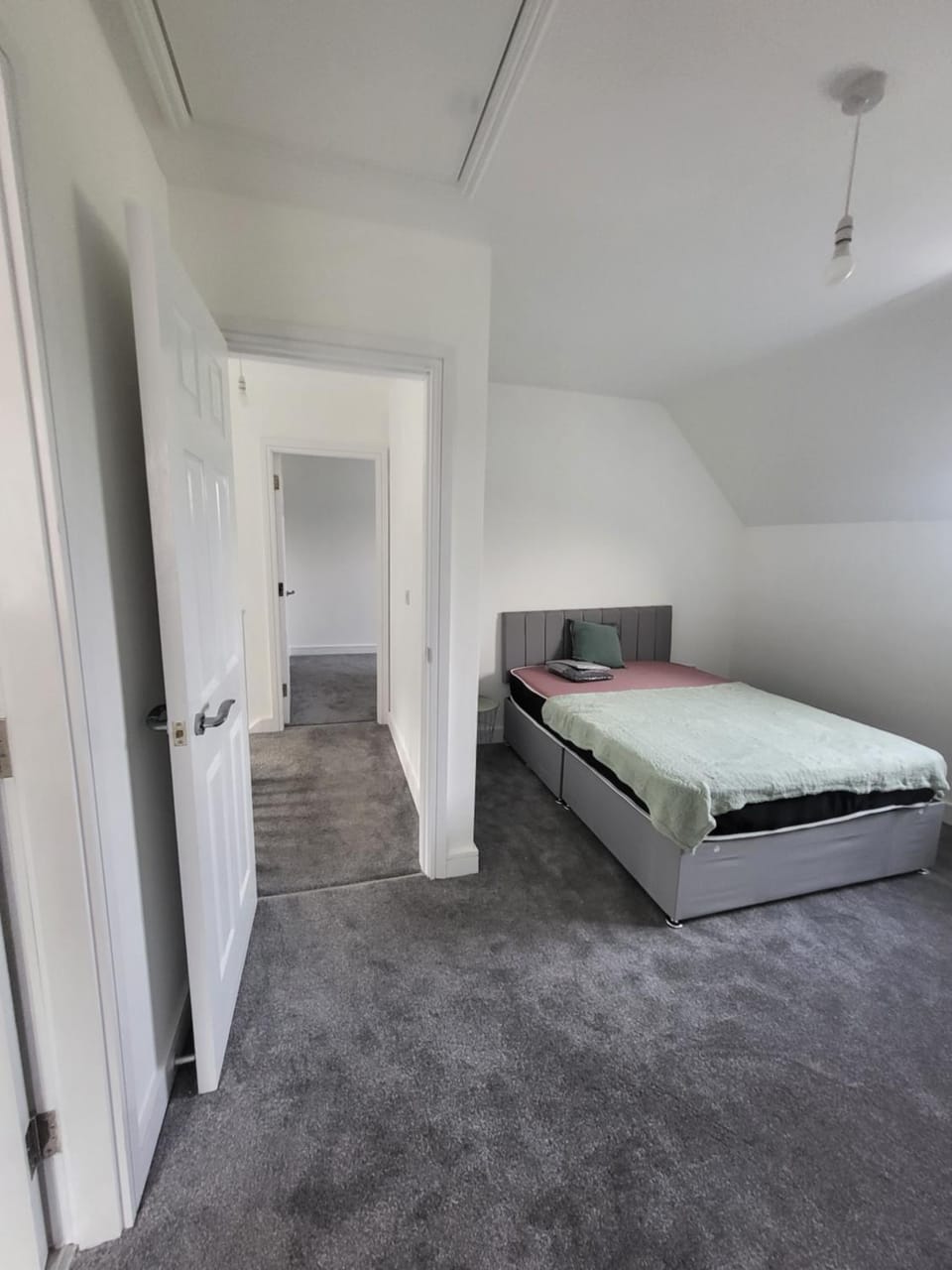 Stylish 3-Bed Home with Parking & Garden New Rotherham Development House in Rotherham