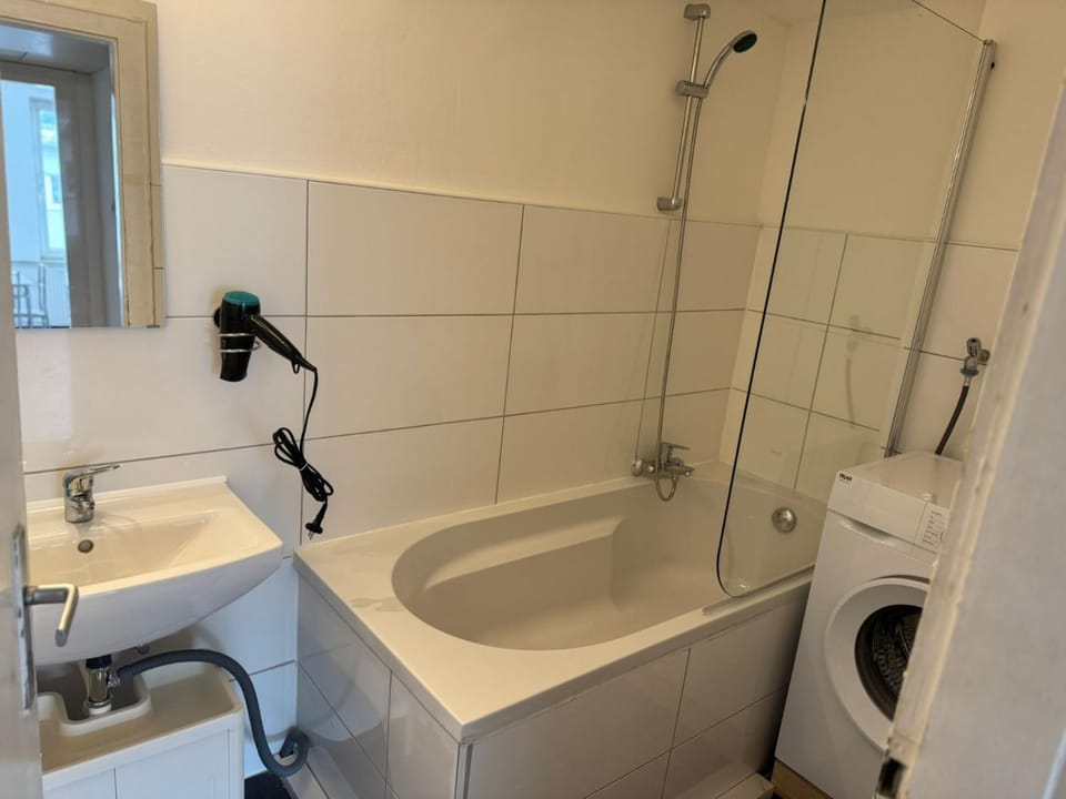 Zentrale Monteurwohnung Hindenburgstraße MG direkt an der Einkaufsgalerie Apartment in Mönchengladbach