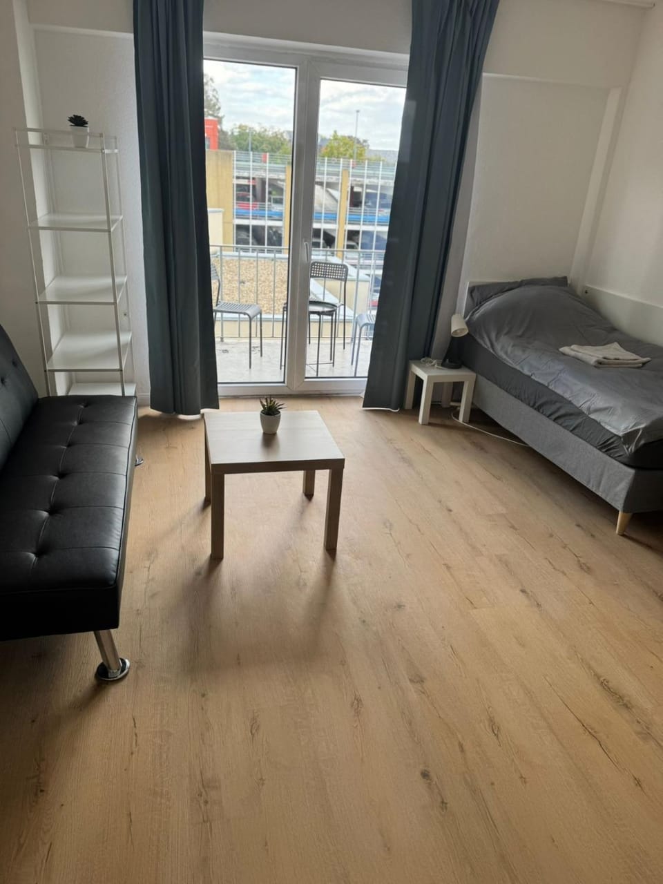 Zentrale Monteurwohnung Hindenburgstraße MG direkt an der Einkaufsgalerie Apartment in Mönchengladbach