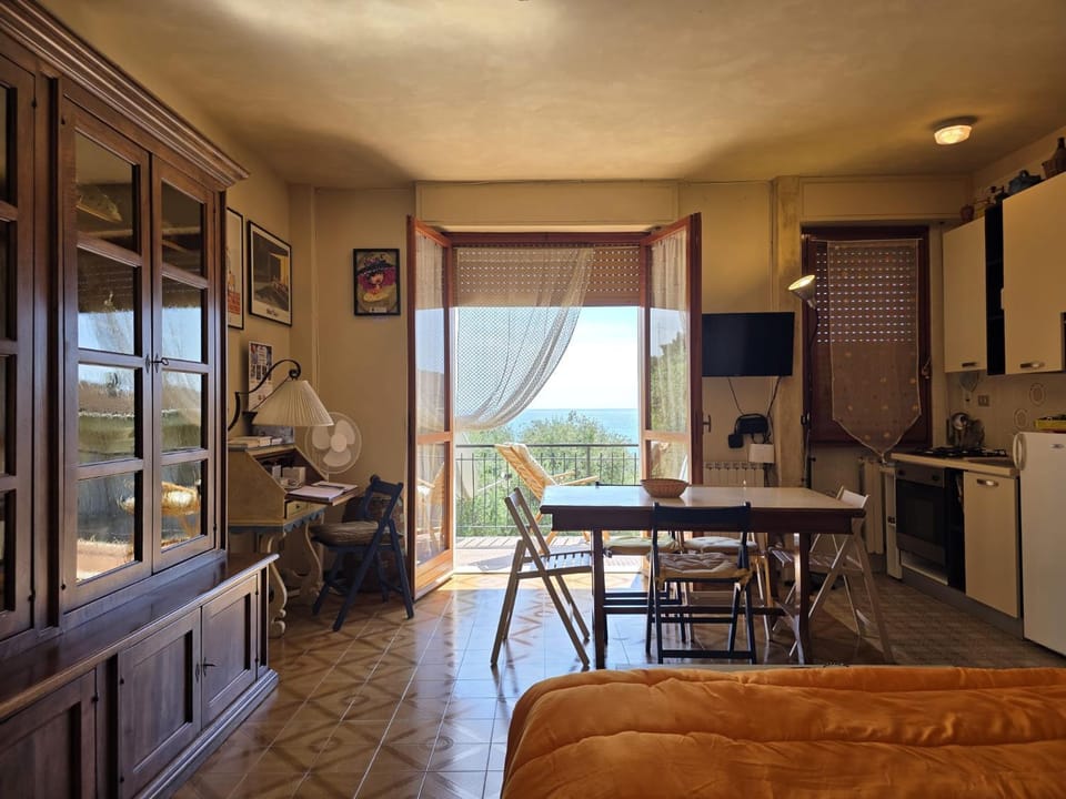 Sea View Apartment with Terrace & Free Parking Apartment in Liguria
