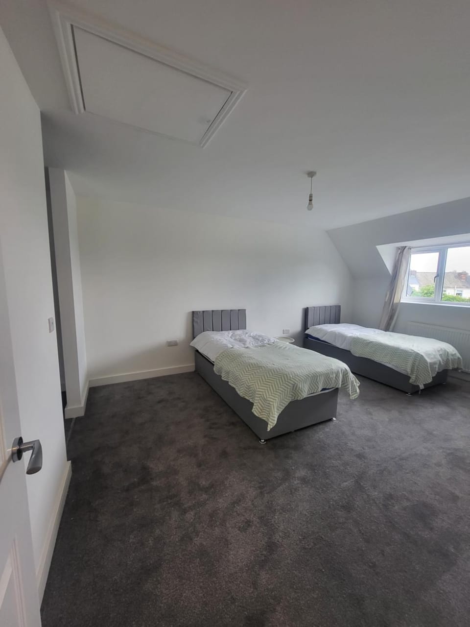 Modern 3-Bed House in Rotherham, WiFi, Garden & Free Parking House in Rotherham