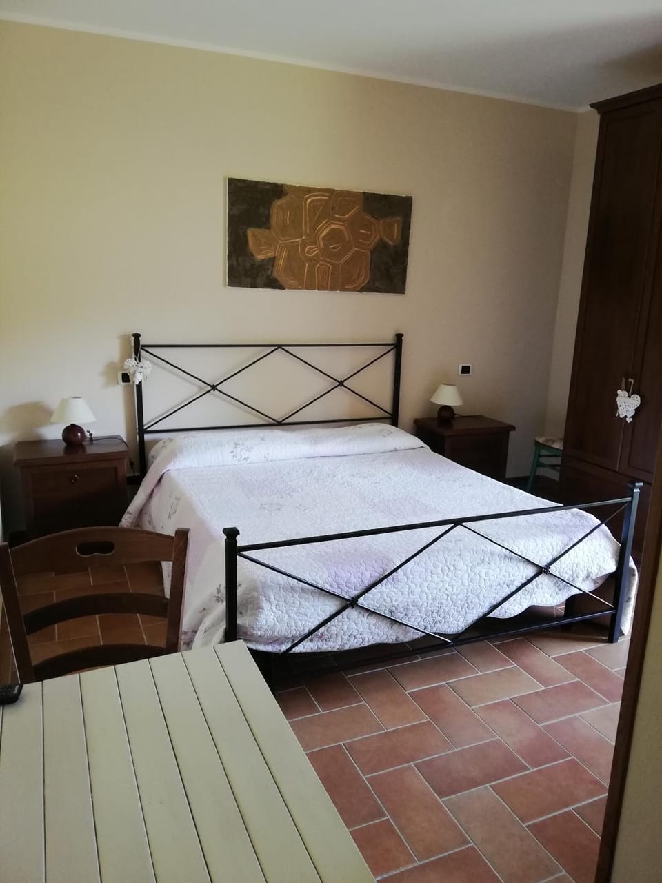 Photo of the whole room, Bedroom