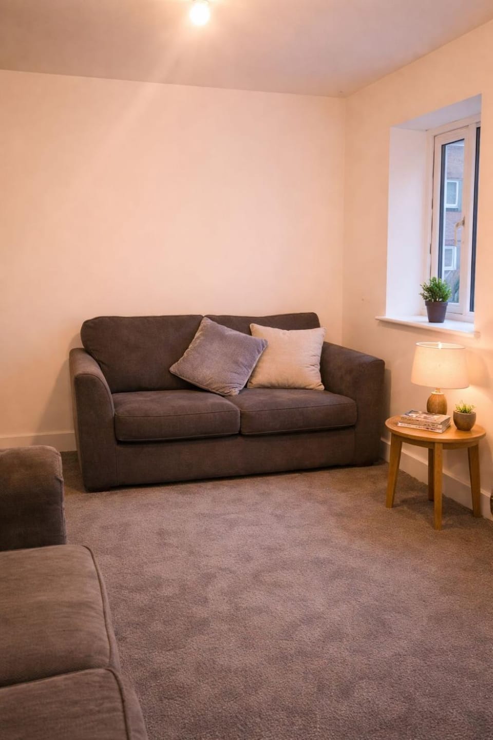 Contemporary 3-Bedroom Home Quiet Rotherham Location with Parking House in Rotherham