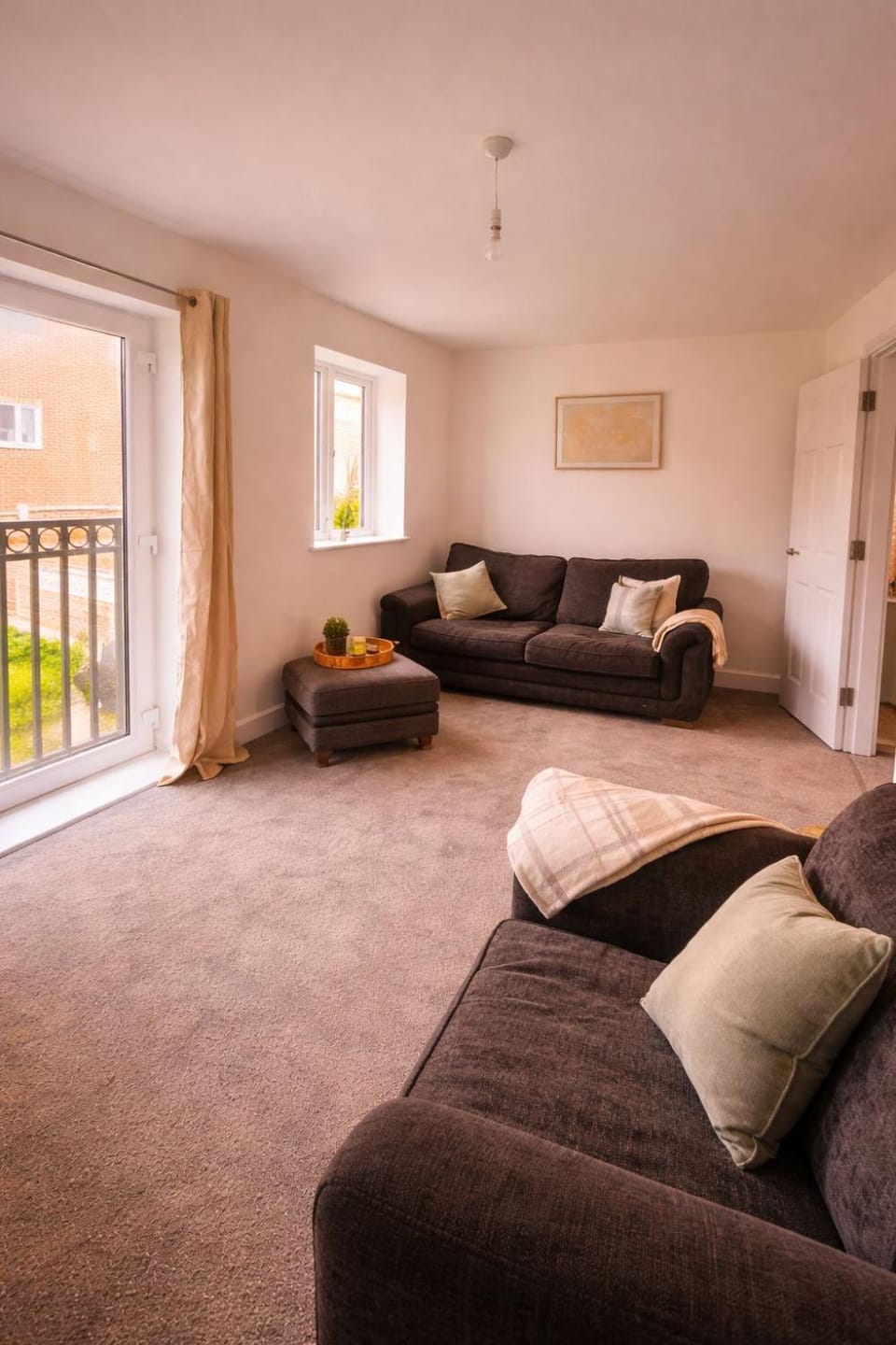 New Build 3-Bed in Rotherham Fast WiFi, Garden & Driveway House in Rotherham