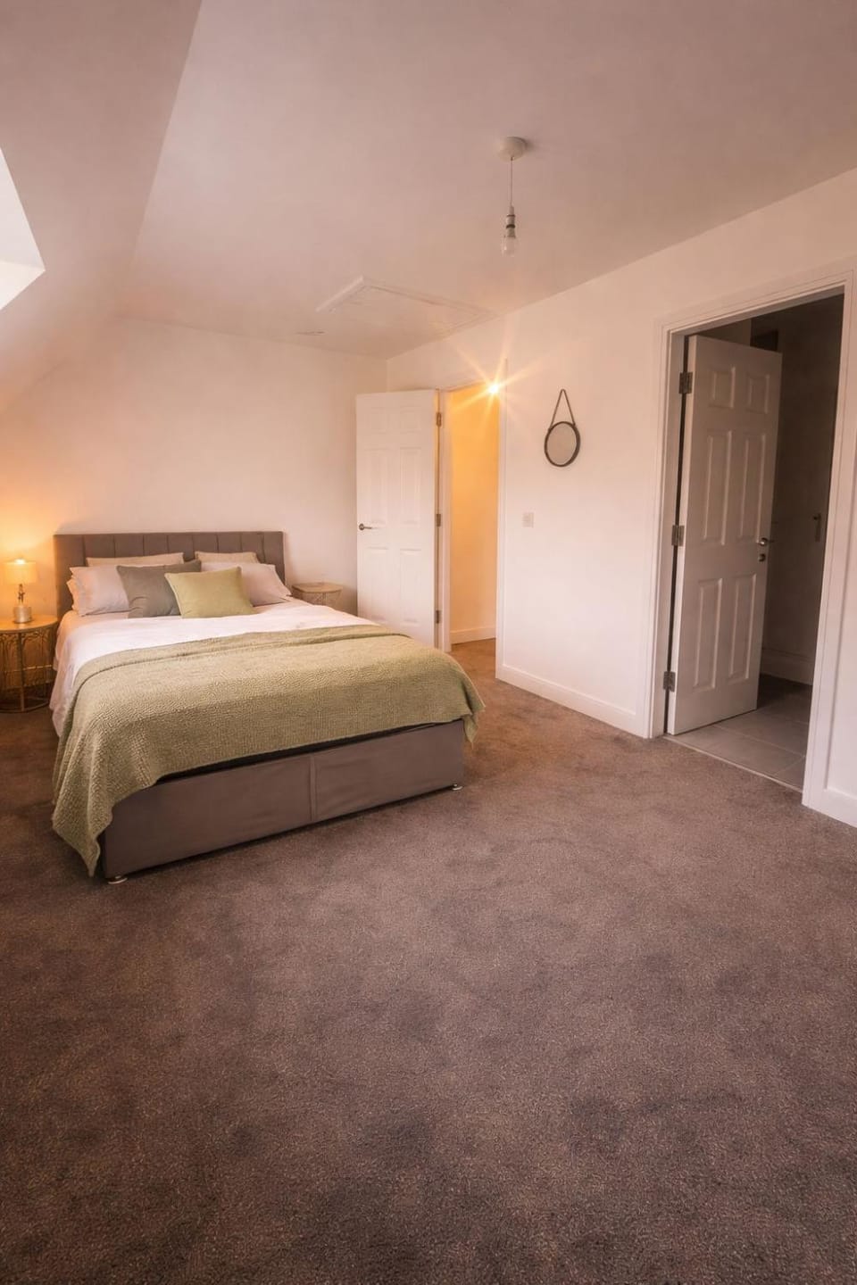 New Build 3-Bed in Rotherham Fast WiFi, Garden & Driveway House in Rotherham