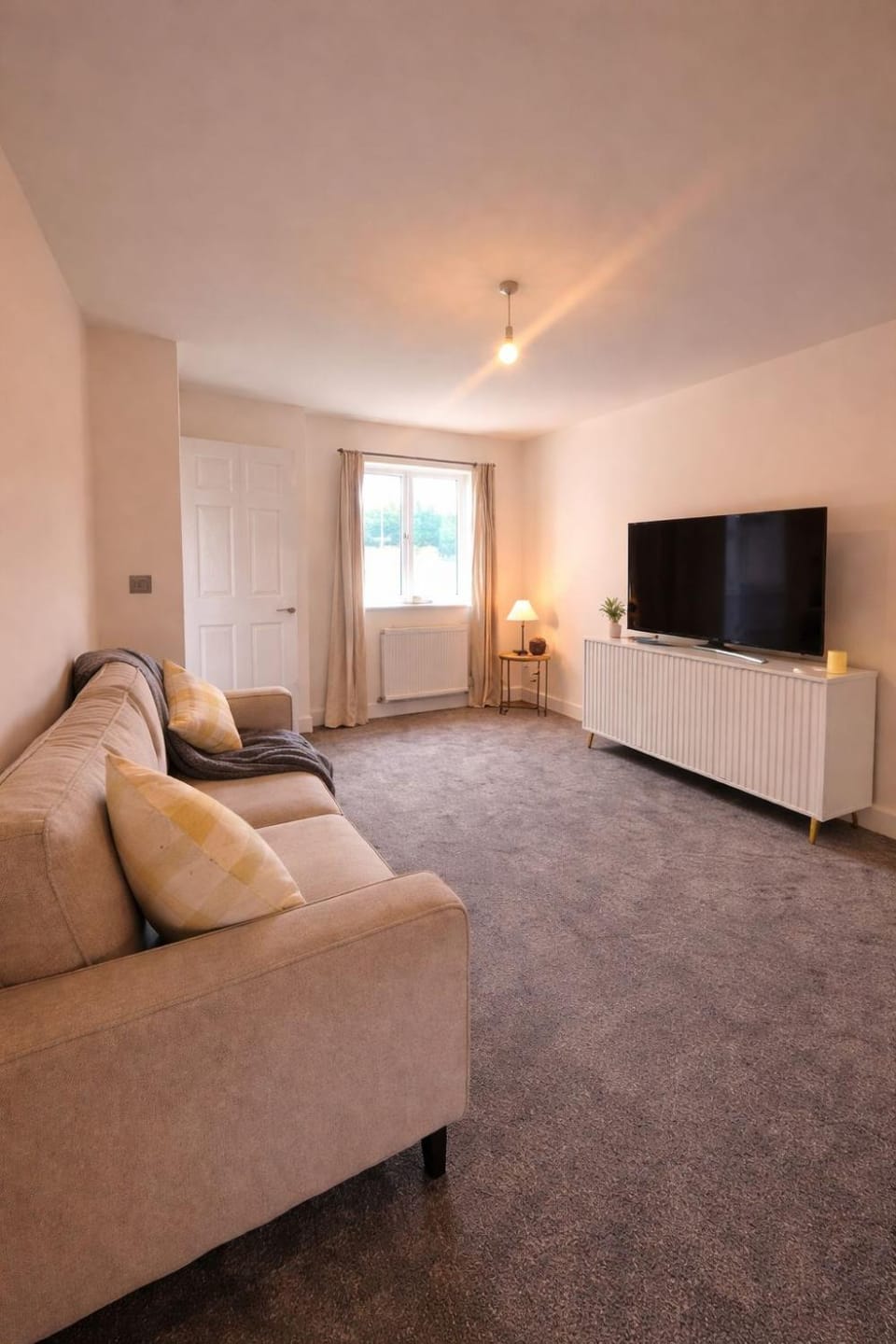 Bright & Spacious 3-Bed Rotherham Home Ideal for Families or Contractors House in Rotherham