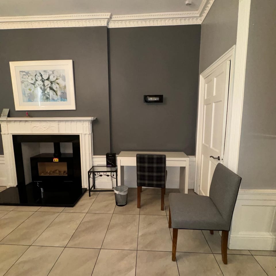 Spacious Double Room In The Heart Of Edinburgh Vacation rental in Edinburgh
