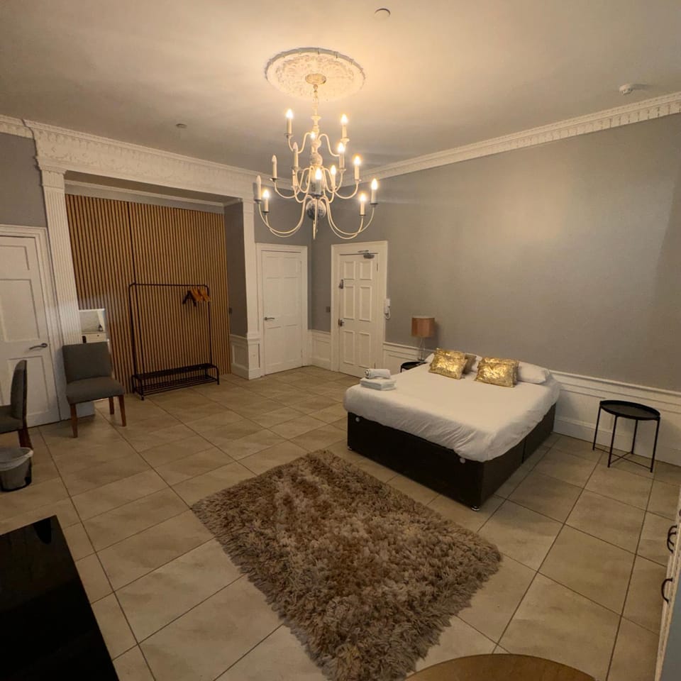 Spacious Double Room In The Heart Of Edinburgh Vacation rental in Edinburgh
