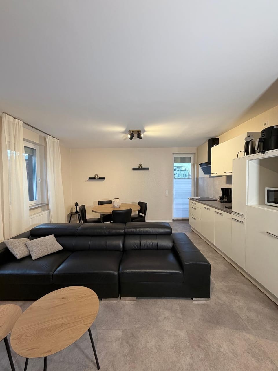 Kitchen or kitchenette, Living room, Seating area, Dining area, stove