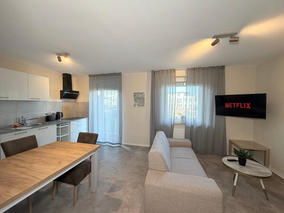 TV and multimedia, Kitchen or kitchenette, Living room, Seating area, Dining area