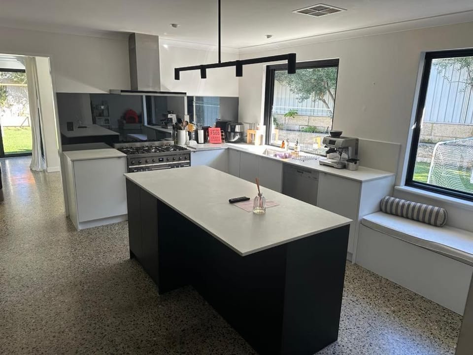 Westerly House - A Luxe Mullaloo Beach Retreat House in Perth