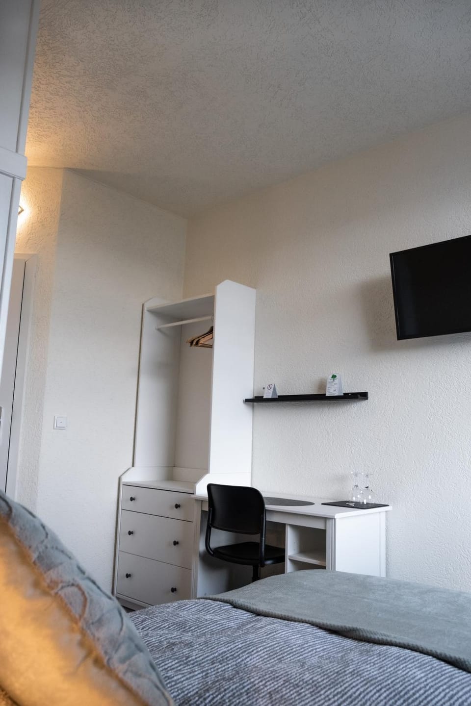 TV and multimedia, Photo of the whole room, Bedroom, wardrobe
