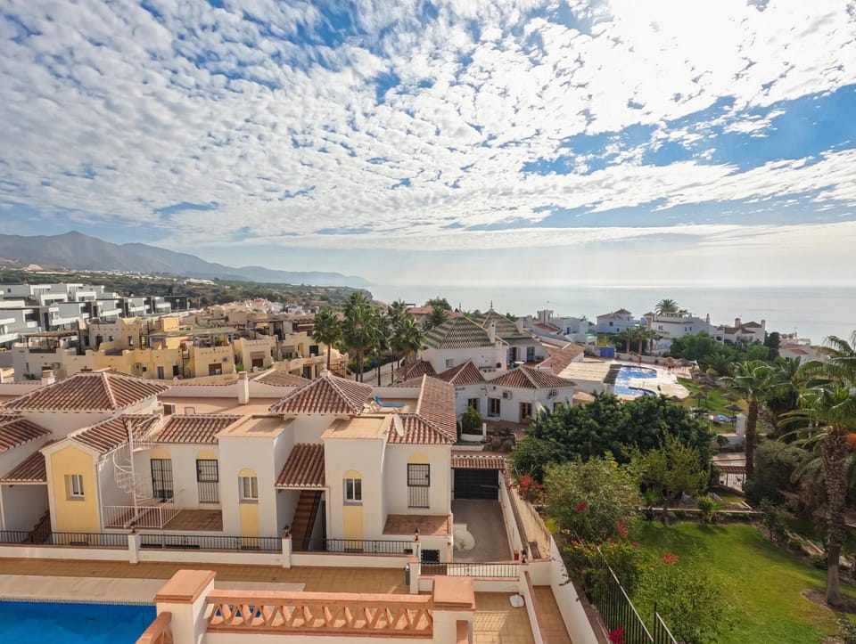 Bird's eye view, View (from property/room), City view, Garden view, Landmark view, Mountain view, Pool view, Sea view