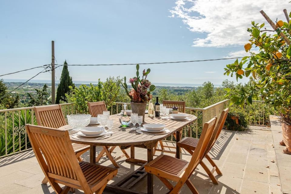 Natural landscape, View (from property/room), Balcony/Terrace, Dining area
