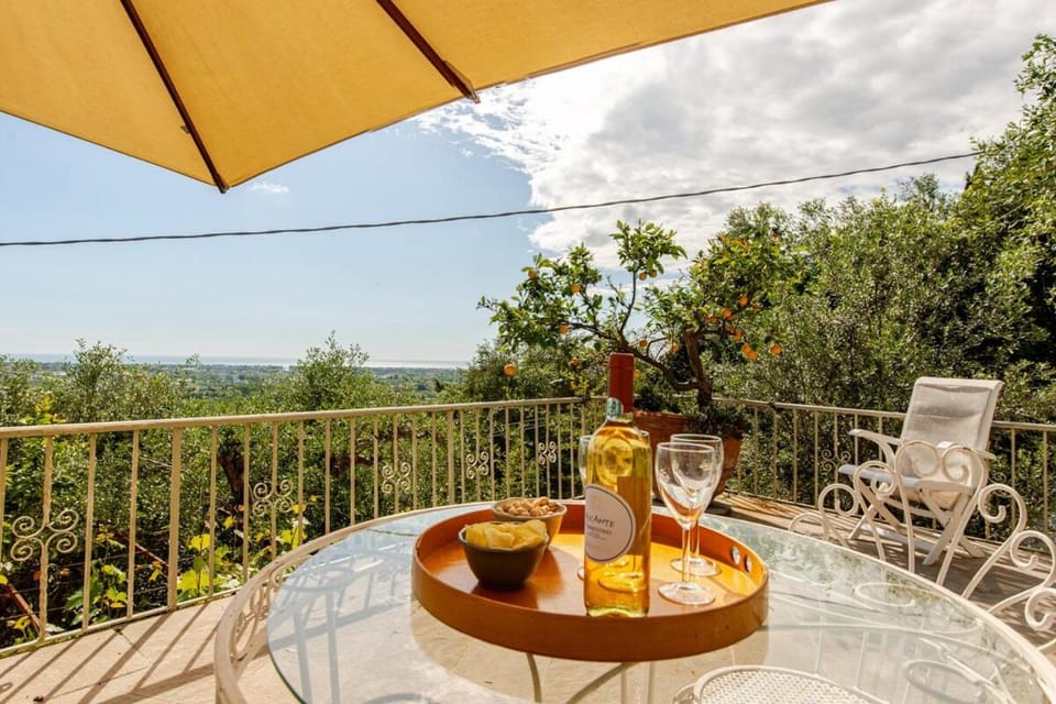 Property building, Natural landscape, Balcony/Terrace, Swimming pool, Breakfast