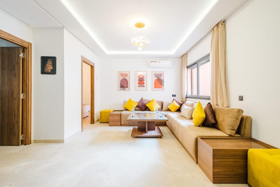 Bed, Living room, Photo of the whole room, Seating area, Bedroom