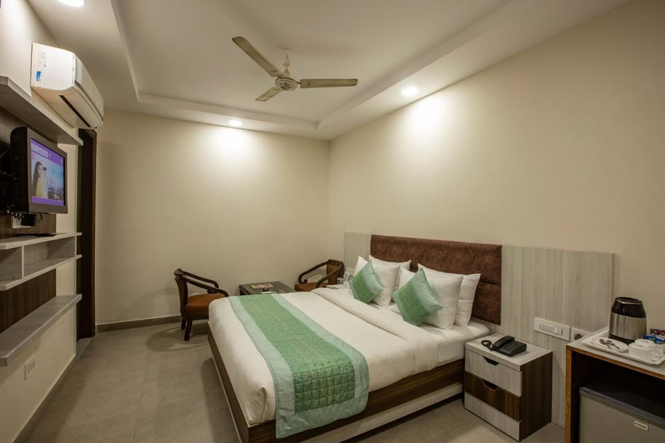 Bed, Bedroom, air conditioner
