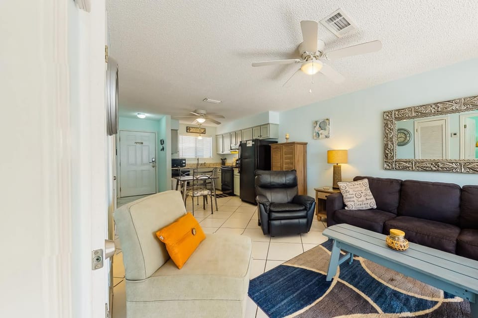 Las Palmas 118 - The Sandy Palm Apartment in West Beach
