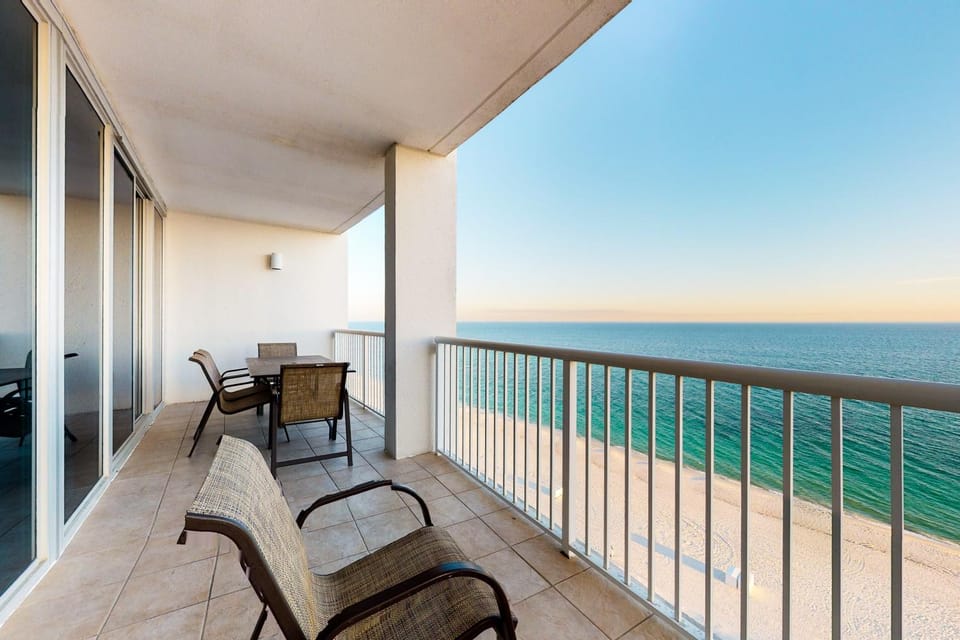 Island Tower 1303 Apartment in West Beach