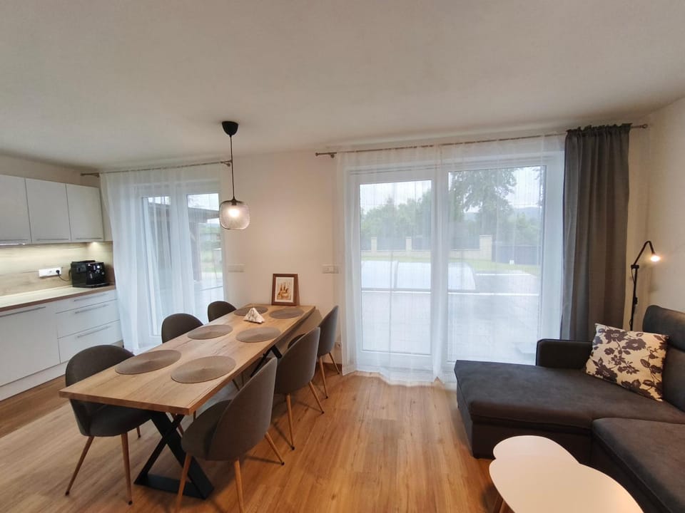 Kitchen or kitchenette, Living room, Seating area, Dining area