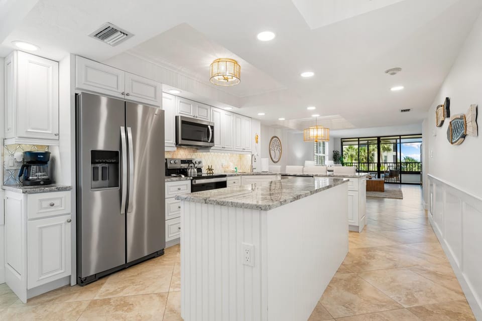 Gulf & Bay Club by Beachside Management Apartment in Siesta Beach