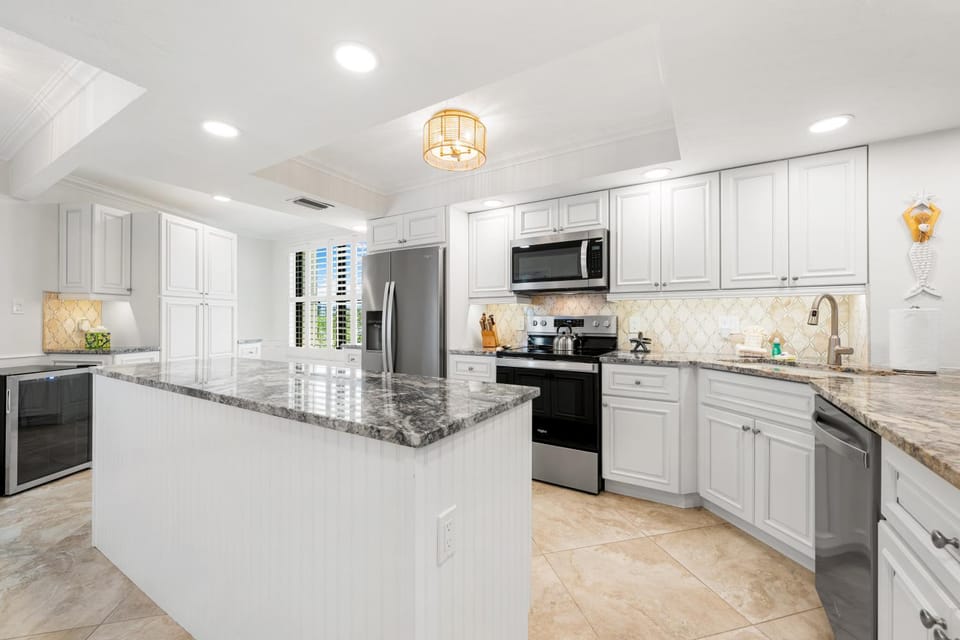Gulf & Bay Club by Beachside Management Apartment in Siesta Beach