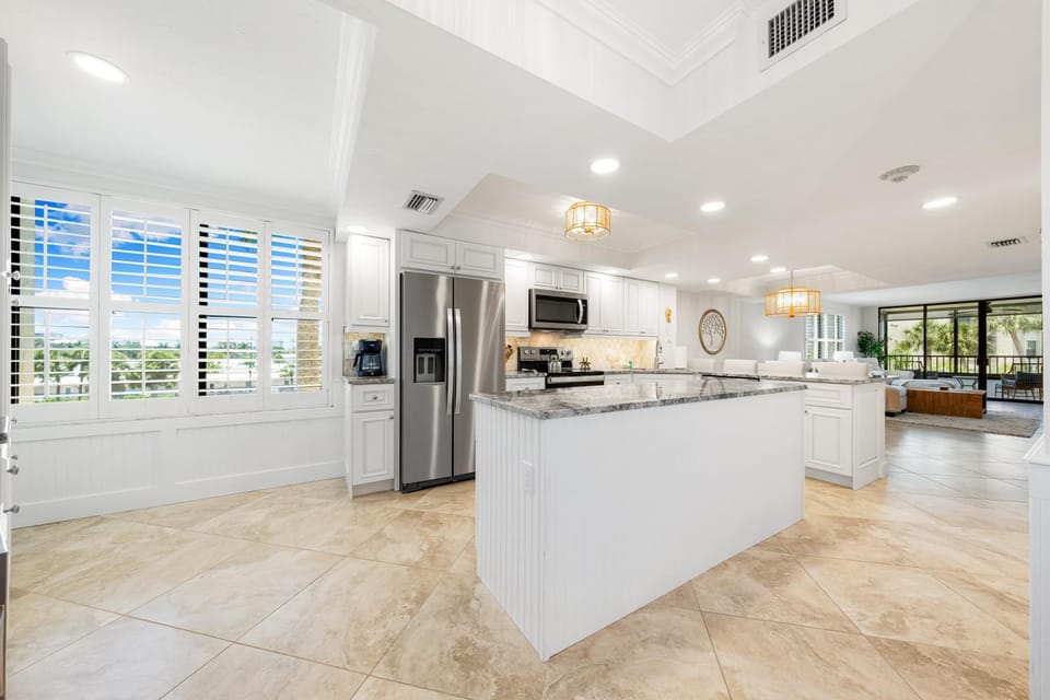 Gulf & Bay Club by Beachside Management Apartment in Siesta Beach