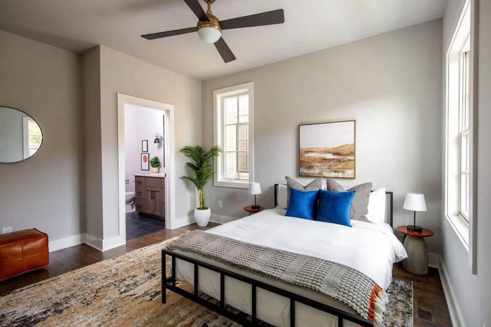 Bed, Bathroom, Photo of the whole room, Bedroom