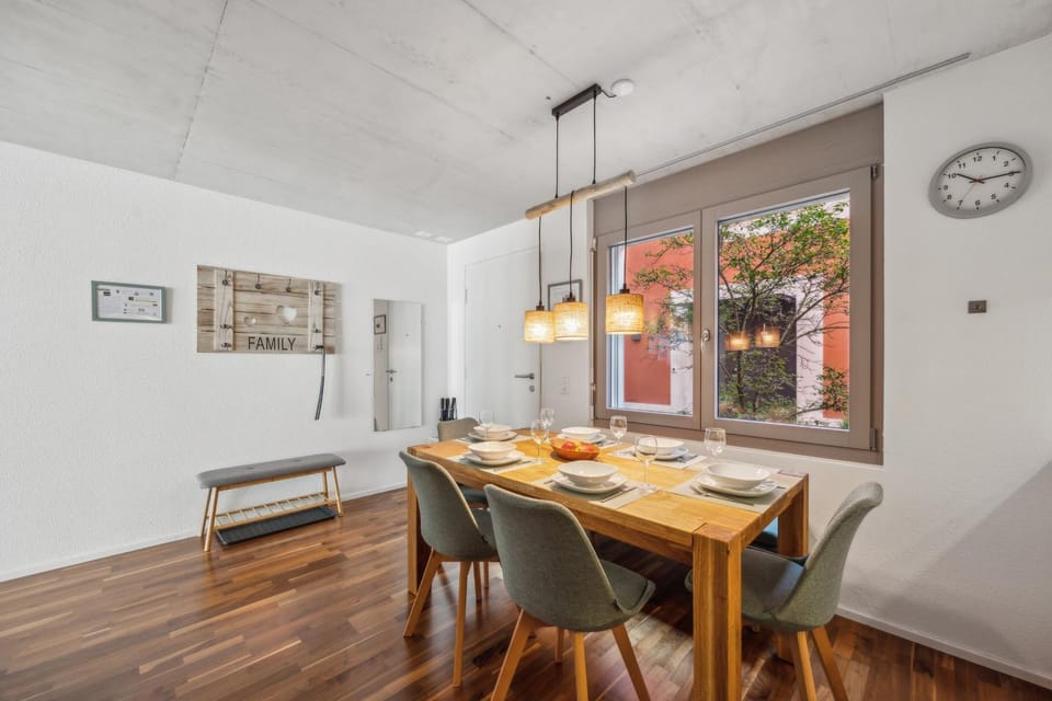 Seating area, Dining area, kitchen