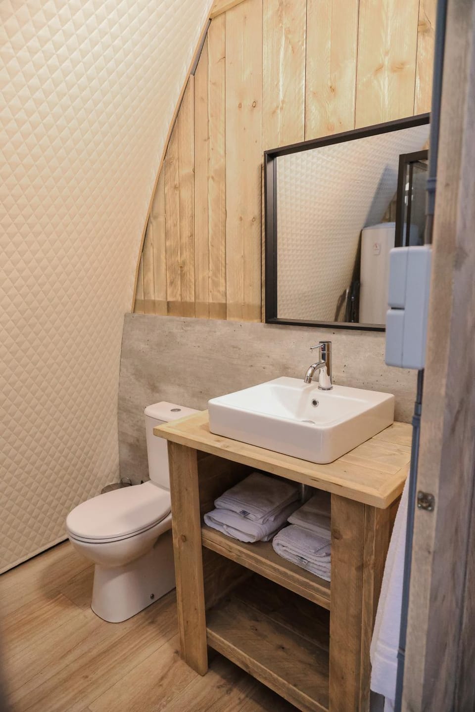 Toilet, Bathroom, towels