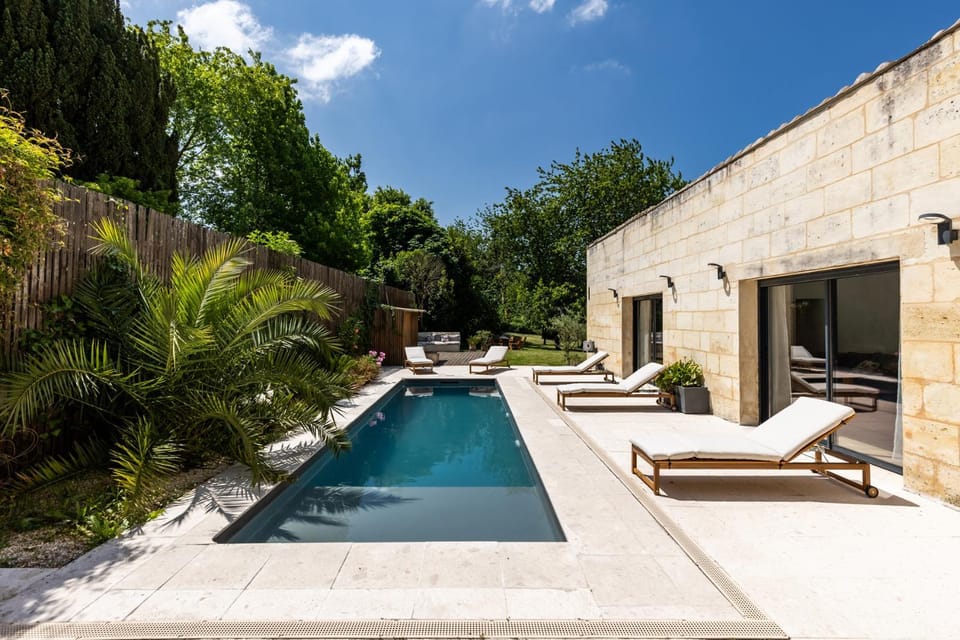 Patio, Garden view, Pool view, Swimming pool, sunbed