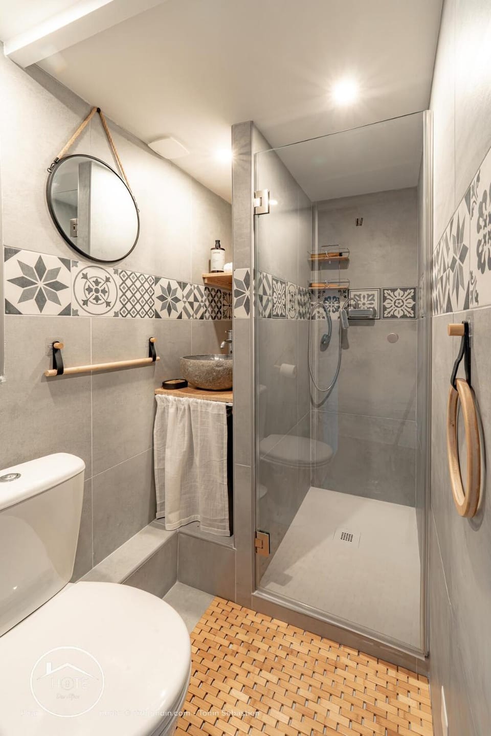Shower, Toilet, Bathroom, towels