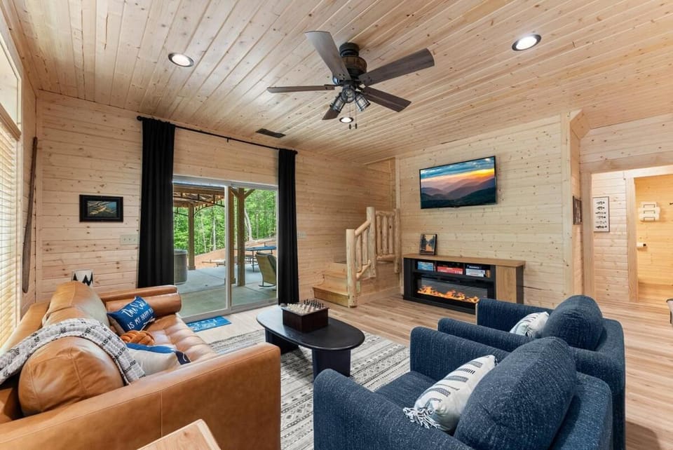 New Build, Lake Fun, Near Helen Chalet in White County